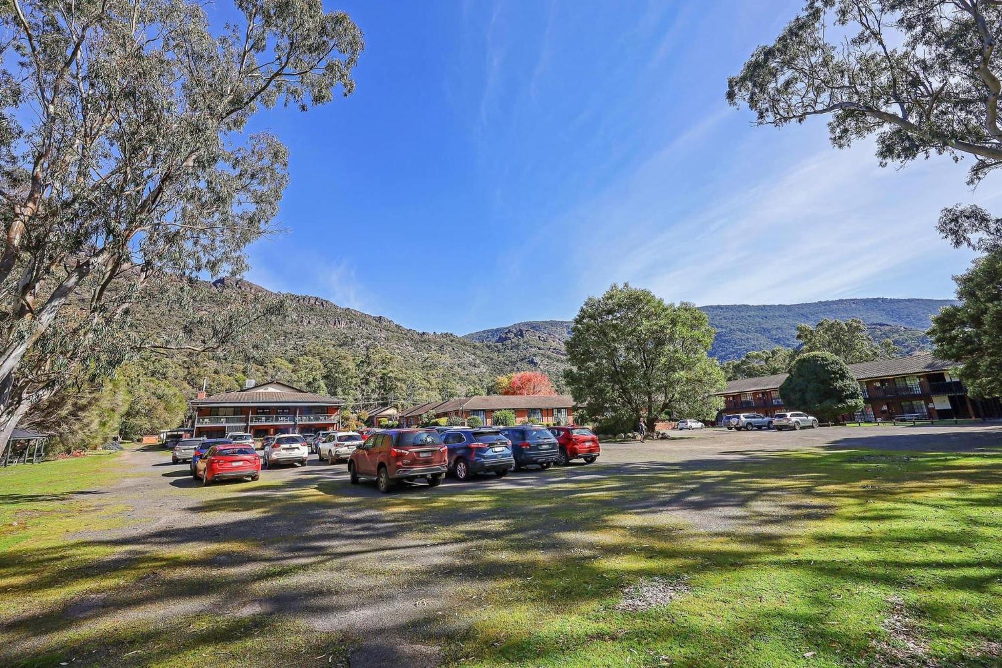 Golden Chain Country Plaza Motel Halls Gap Bagian luar foto