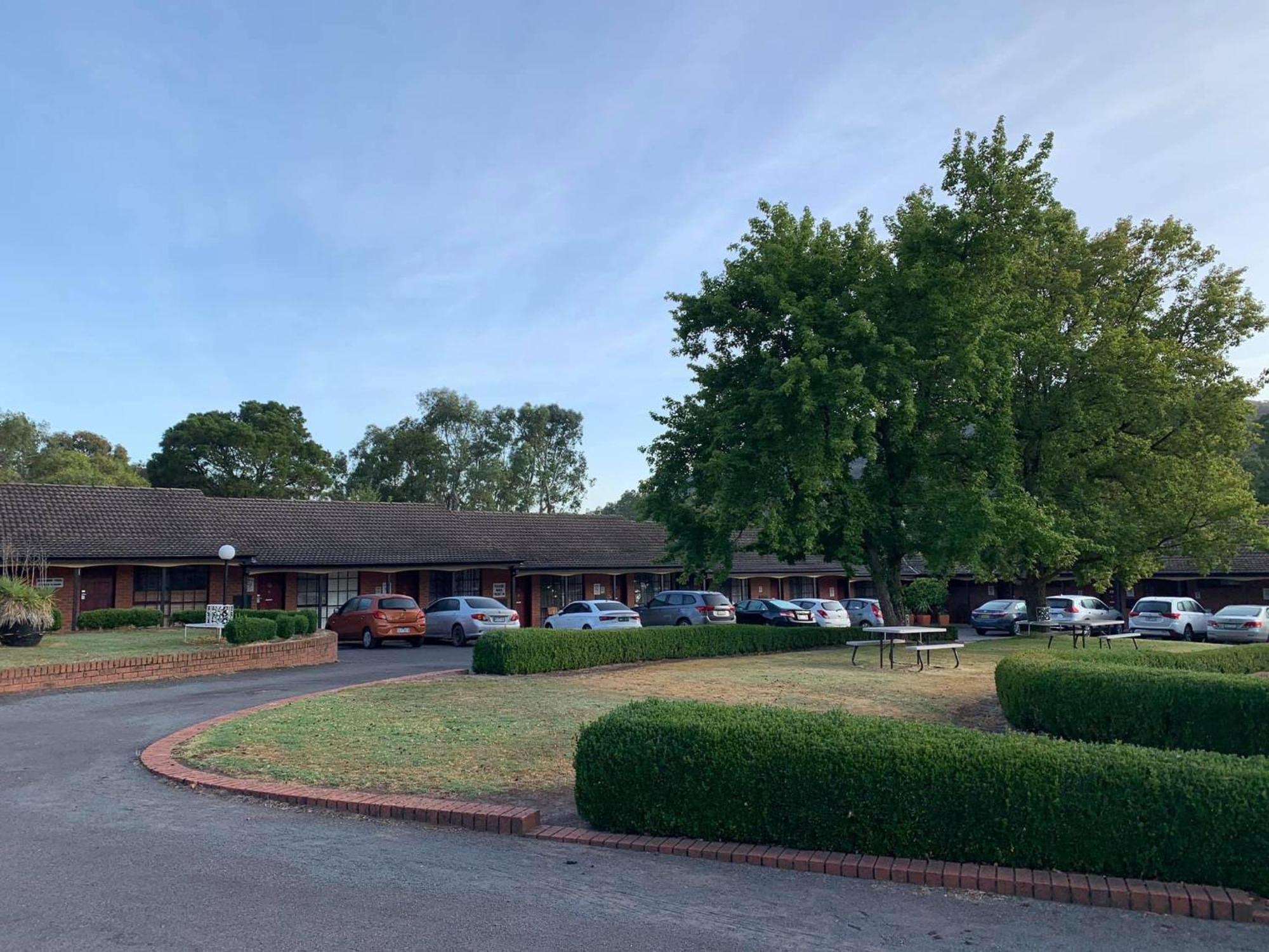 Golden Chain Country Plaza Motel Halls Gap Bagian luar foto