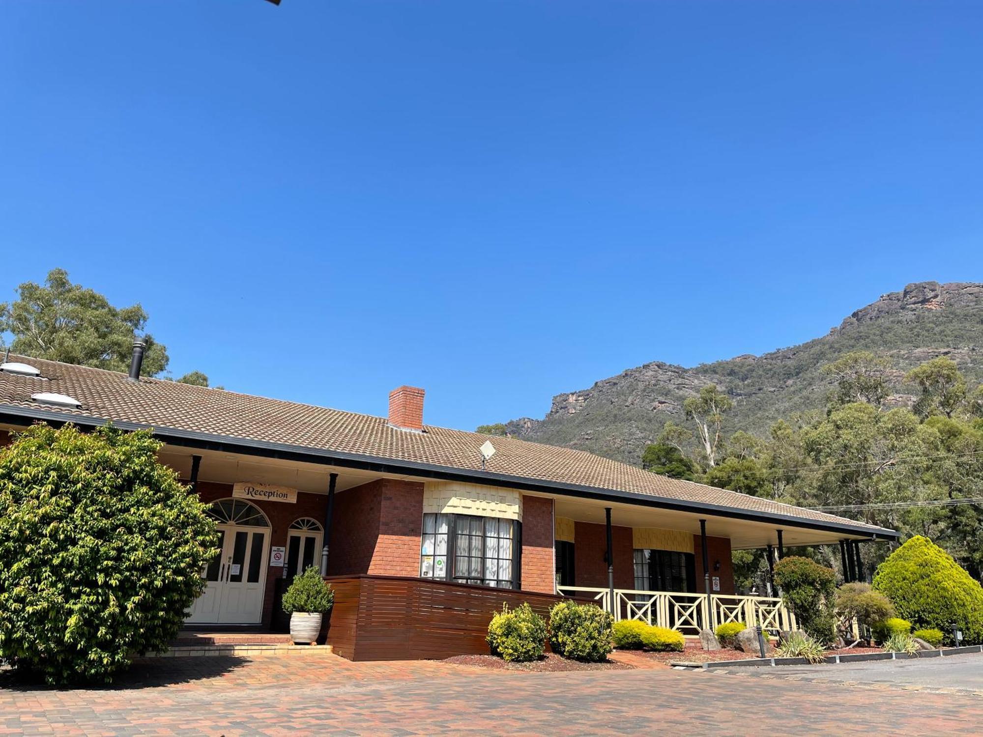 Golden Chain Country Plaza Motel Halls Gap Bagian luar foto