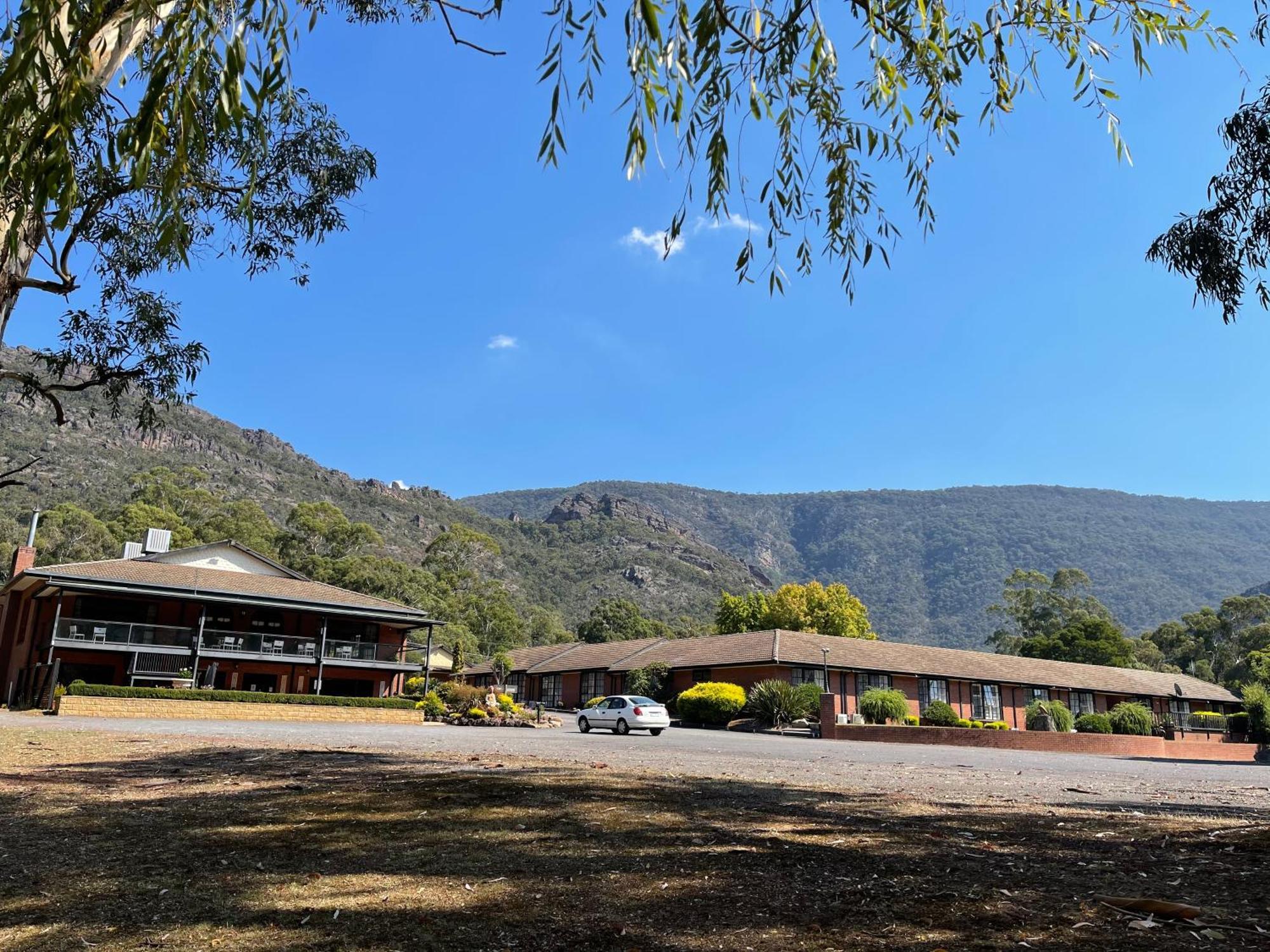 Golden Chain Country Plaza Motel Halls Gap Bagian luar foto