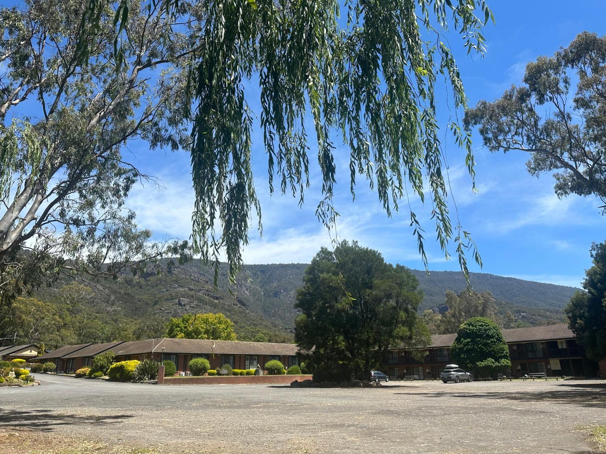 Golden Chain Country Plaza Motel Halls Gap Bagian luar foto