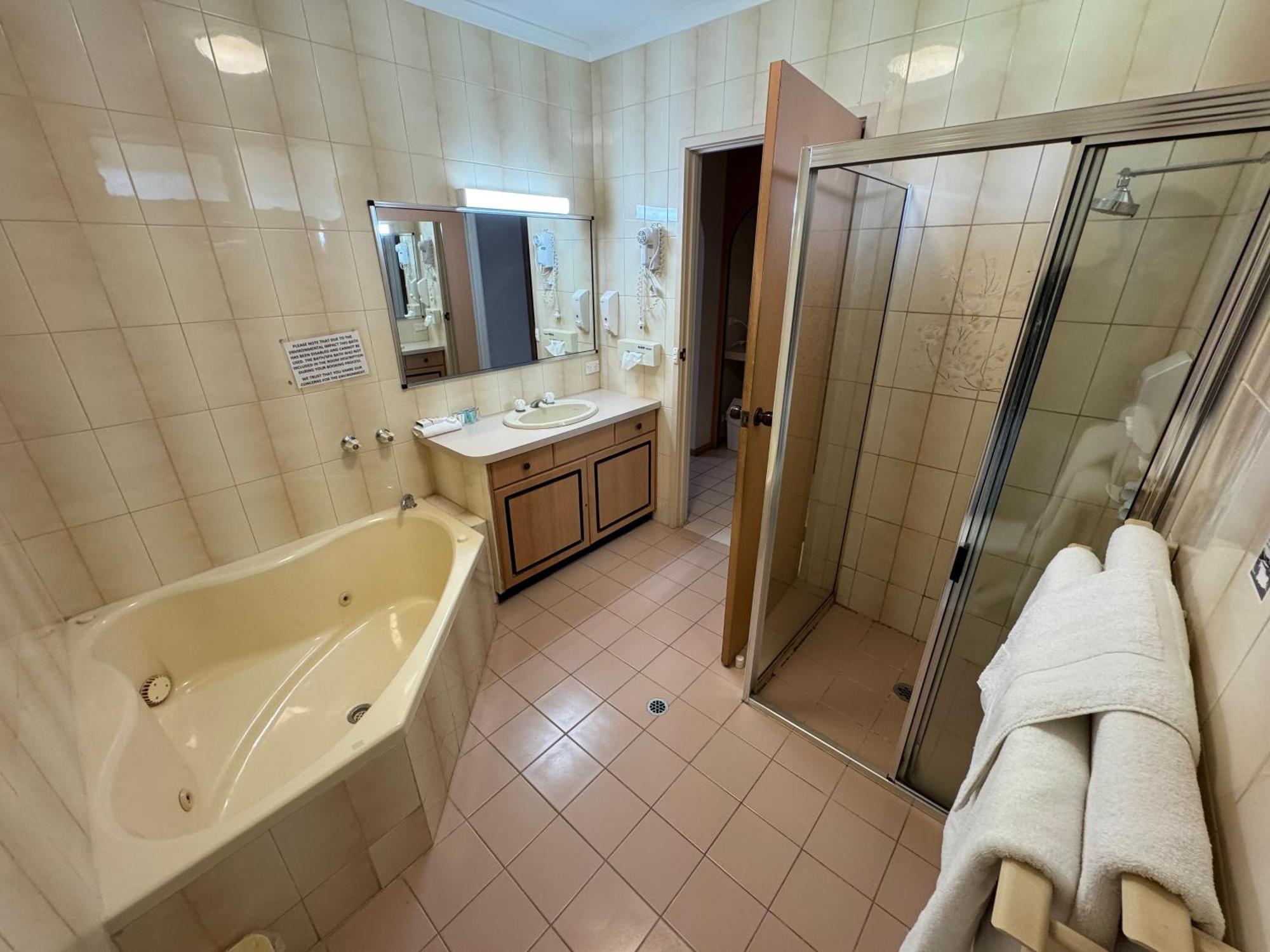Golden Chain Country Plaza Motel Halls Gap Bagian luar foto