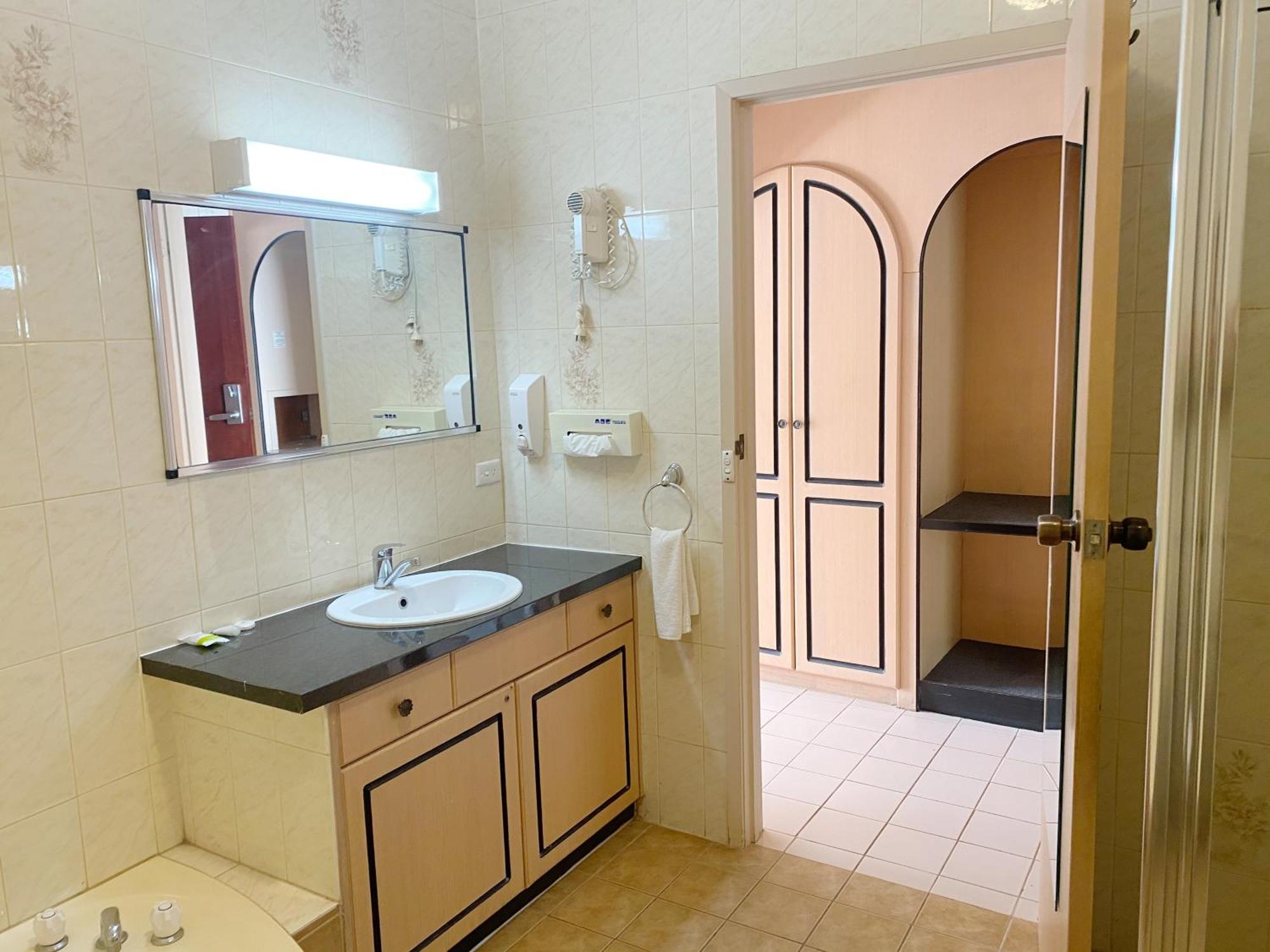 Golden Chain Country Plaza Motel Halls Gap Bagian luar foto