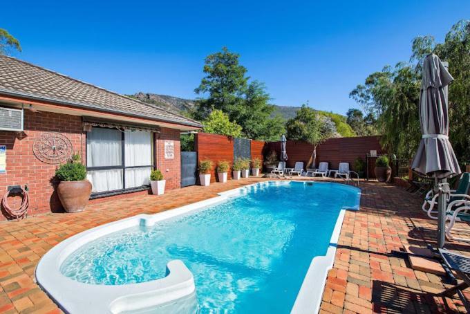 Golden Chain Country Plaza Motel Halls Gap Bagian luar foto